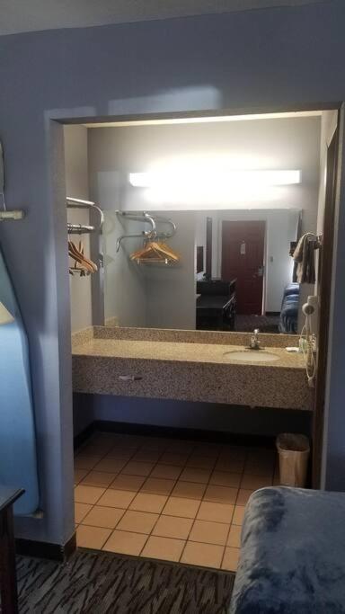 Osu Queen Hotel Room 118 Booking Stillwater Exterior photo
